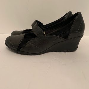 💥Merrell black leather Mary Jane style wedge 8.5